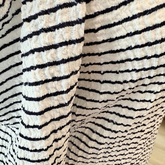 LOFT Navy & White Striped Puff Sleeve Sweater 💙🤍 – Size Medium ✨ - Picture 4 of 7